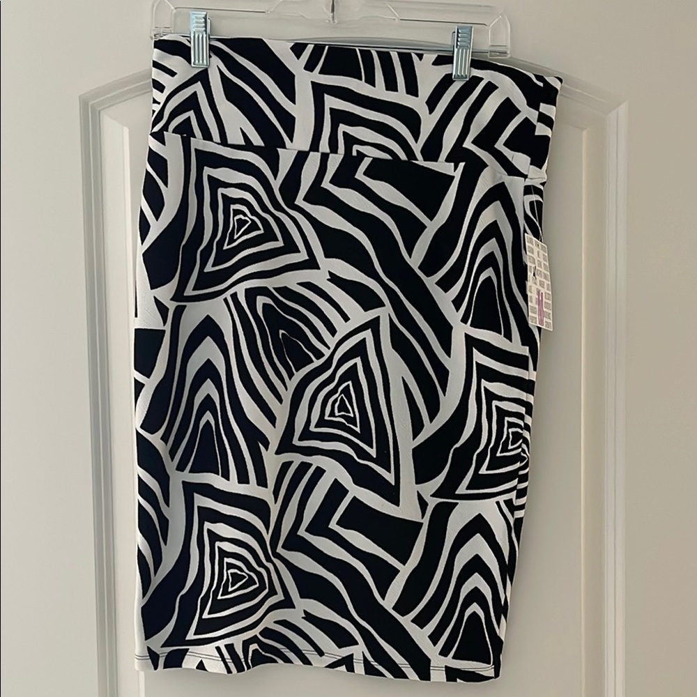 LuLaRoe Cassie Black and White Skirt